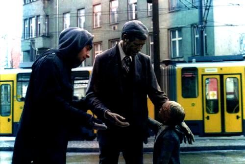 Machno's - statuette public relations - Somewhere in december 2oo1